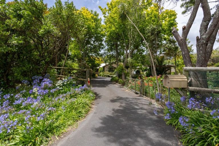 Photo of property in 1688 South Head Road, South Head, Helensville, 0874