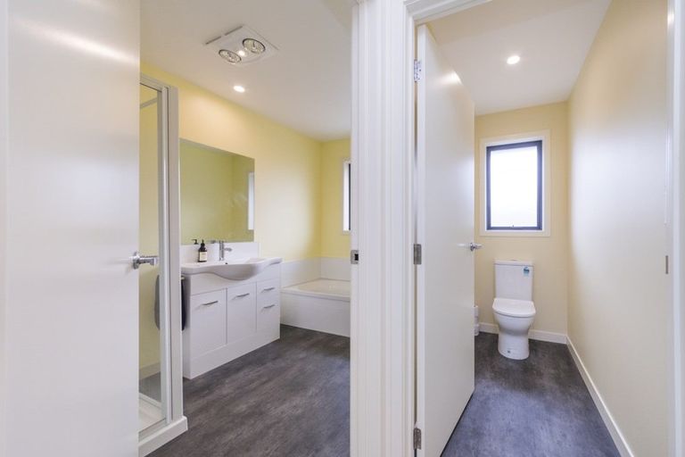 Photo of property in 5 Sardinia Grove, Fitzherbert, Palmerston North, 4410