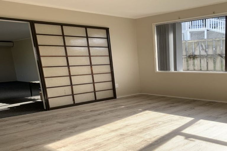 Photo of property in 22 Peterhouse Place, West Harbour, Auckland, 0618