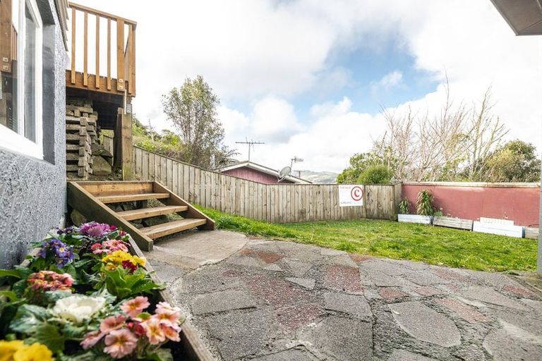 Photo of property in 119 Ruskin Road, Newlands, Wellington, 6037