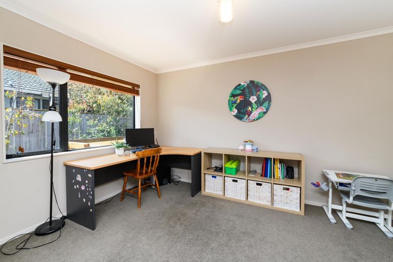 Photo of property in 23 Walnut Grove, Kelvin Grove, Palmerston North, 4414