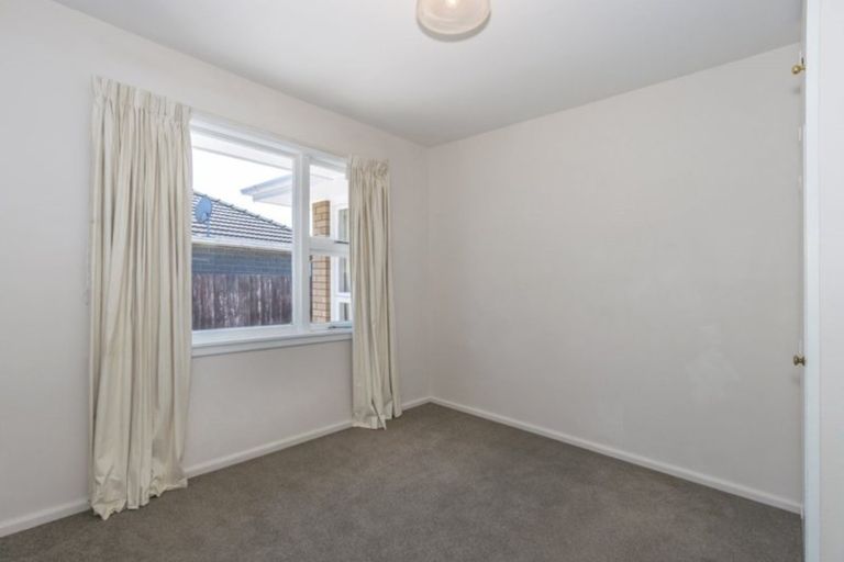 Photo of property in 18 Eglinton Street, Avondale, Christchurch, 8061