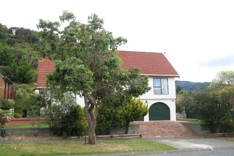 Photo of property in 6 Pioneer Grove, Silverstream, Upper Hutt, 5019