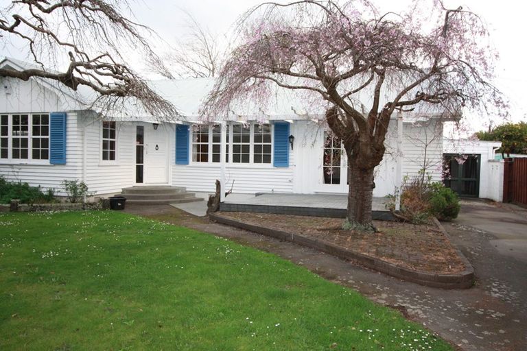 Photo of property in 24 Surrey Crescent, Hokowhitu, Palmerston North, 4410