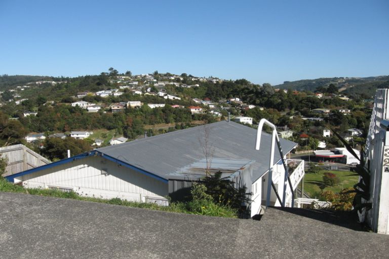 Photo of property in 32 Castle Crescent, Stokes Valley, Lower Hutt, 5019