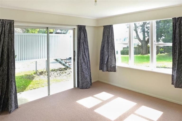 Photo of property in 23 Evans Road, Glen Eden, Auckland, 0602