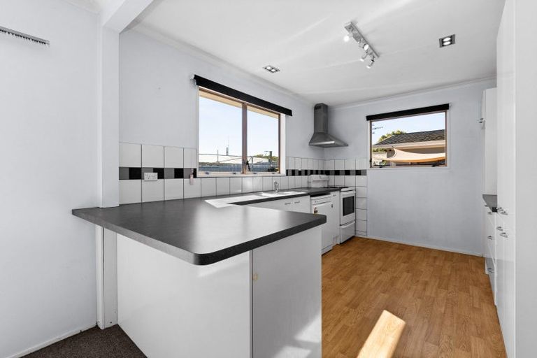 Photo of property in 41 Wynyard Crescent, Tamatea, Napier, 4112