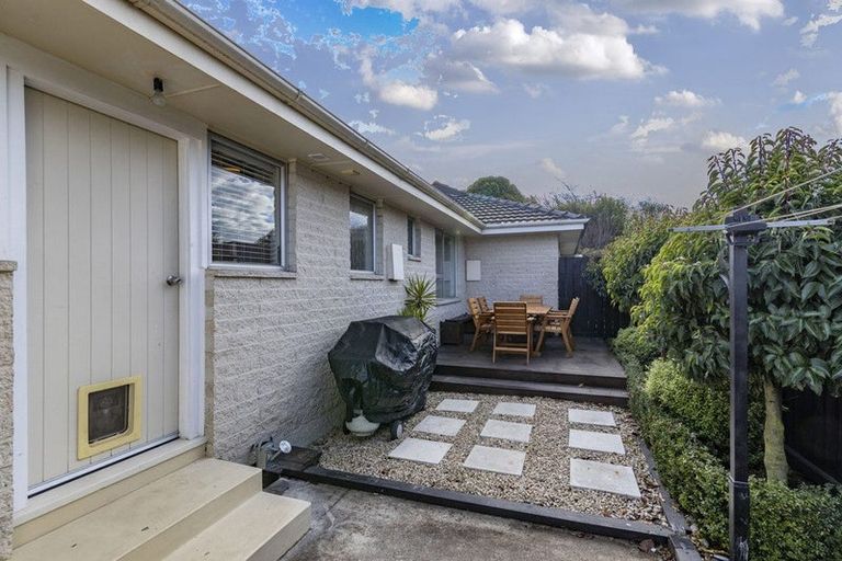 Photo of property in 2/500 Harewood Road, Harewood, Christchurch, 8051