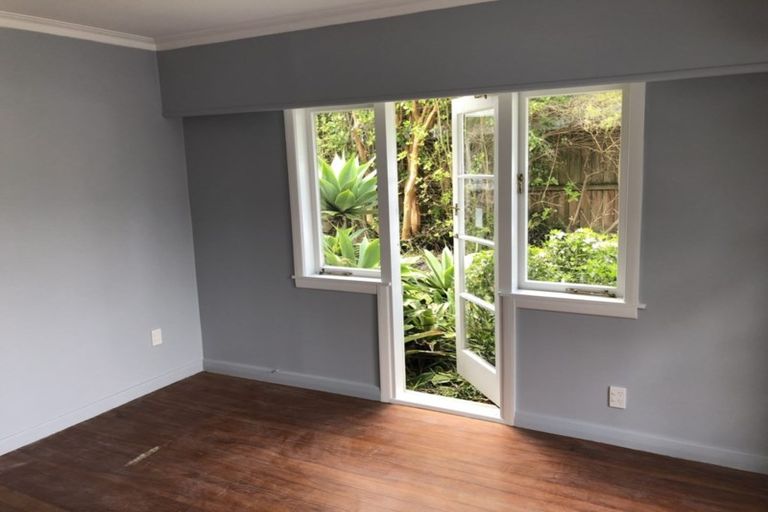 Photo of property in 44 Sylvan Avenue, Northcote, Auckland, 0627