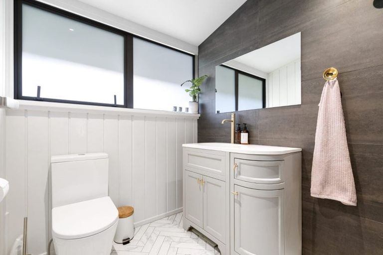 Photo of property in 93 Wood Bay Road, Titirangi, Auckland, 0604