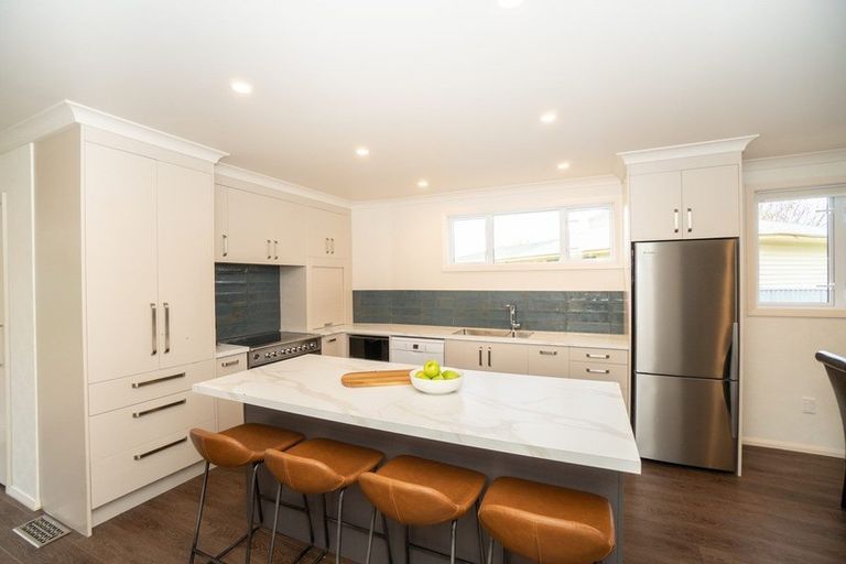 Photo of property in 6 Parkland Crescent, Terrace End, Palmerston North, 4410