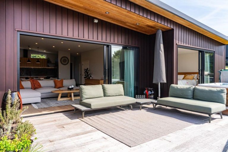 Photo of property in 13 Starlight Place, Langs Beach, 0582