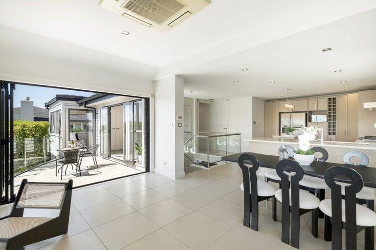 Photo of property in 34 Browns Bay Road, Rothesay Bay, Auckland, 0630