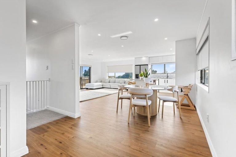 Photo of property in 53 Goodwood Drive, Goodwood Heights, Auckland, 2105
