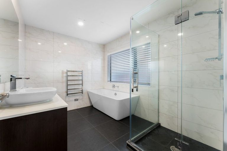 Photo of property in 9 Coastview Lane, Long Bay, Auckland, 0630