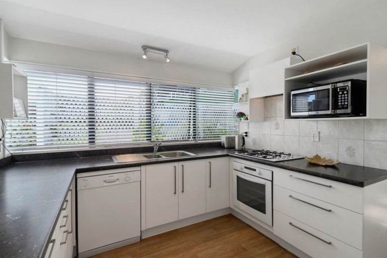 Photo of property in 28 Mark Place, Lynmore, Rotorua, 3010