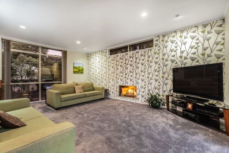 Photo of property in 15 York Road, Titirangi, Auckland, 0604