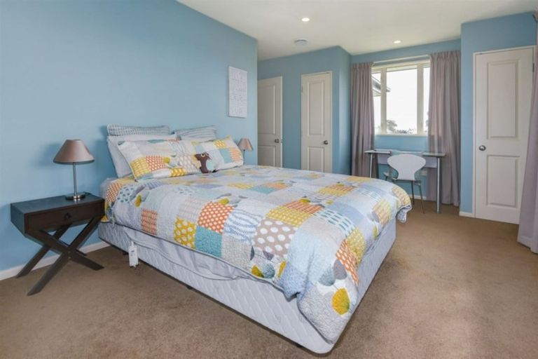 Photo of property in 8 Napoleon Close, Harewood, Christchurch, 8051