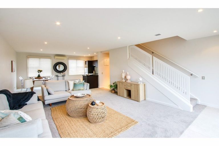 Photo of property in The Terraces, 18/9 Humber Street, Pandora, Napier, 4110