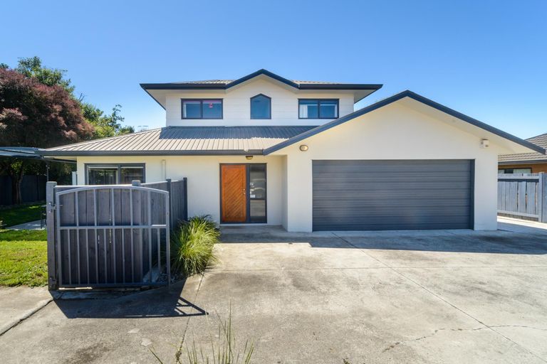 Photo of property in 17 Woburn Place, Takaro, Palmerston North, 4412