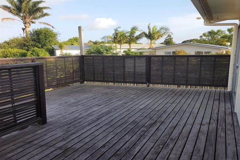 Photo of property in 8 Curlew Place, One Tree Point, 0118