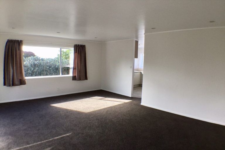 Photo of property in 2/27 Mannering Place, Hillcrest, Auckland, 0627
