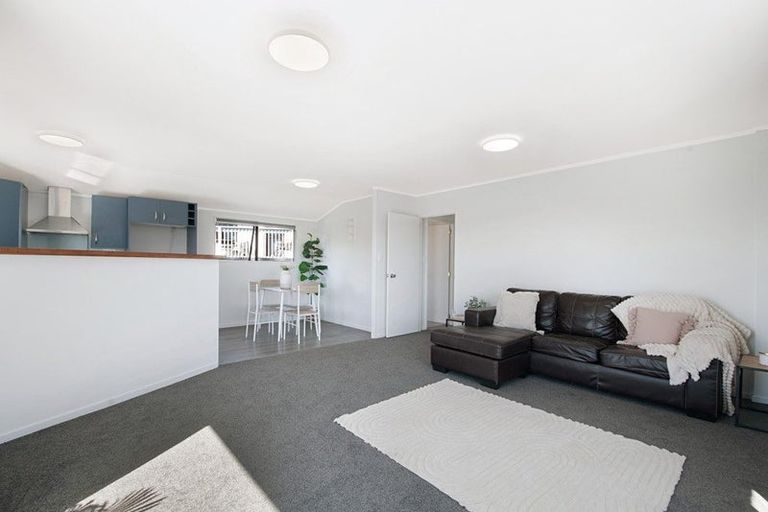 Photo of property in 2/25 Clearview Heights, Ranui, Auckland, 0612