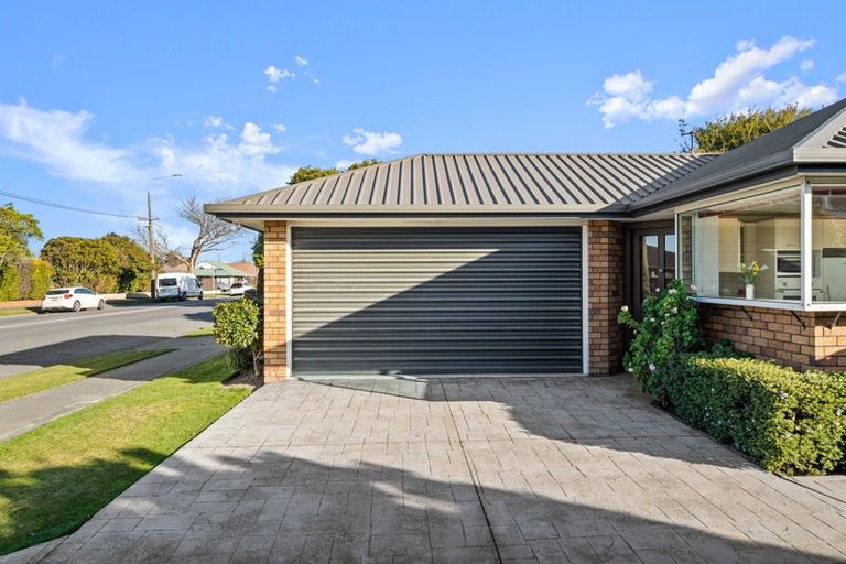 Photo of property in 2/15 Withells Road, Avonhead, Christchurch, 8042
