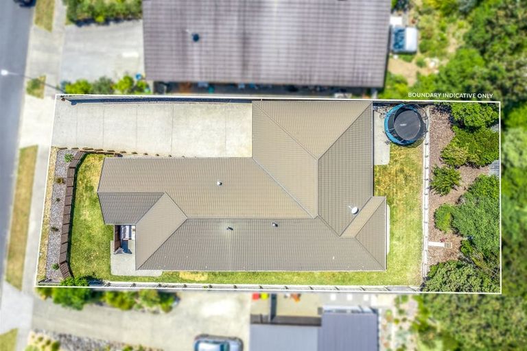 Photo of property in 22 Bluewater Place, Paraparaumu, 5032