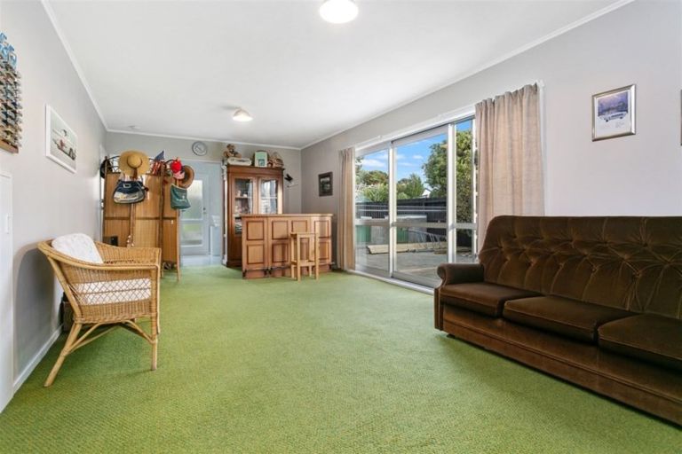 Photo of property in 8 Lauderdale Road, Papakowhai, Porirua, 5024