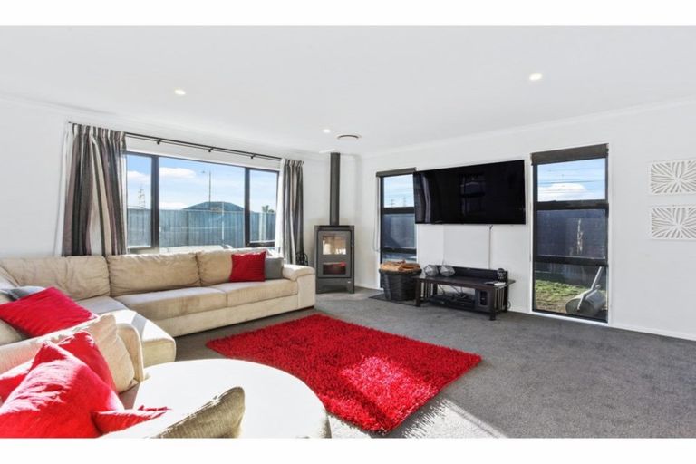 Photo of property in 16 Little Oaks Drive, Yaldhurst, Christchurch, 8042