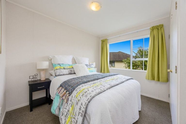 Photo of property in 2/112 Nigel Road, Browns Bay, Auckland, 0630