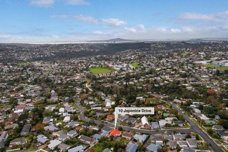 Photo of property in 10 Japonica Drive, Beach Haven, Auckland, 0626