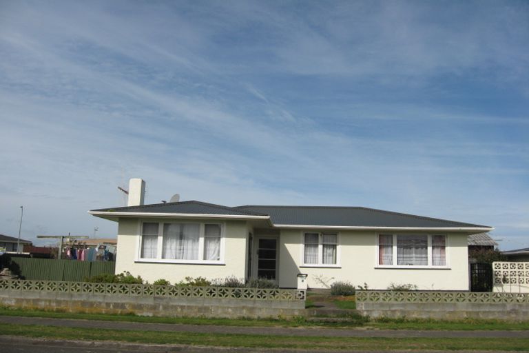 Photo of property in 8 Kotuku Street, Castlecliff, Whanganui, 4501