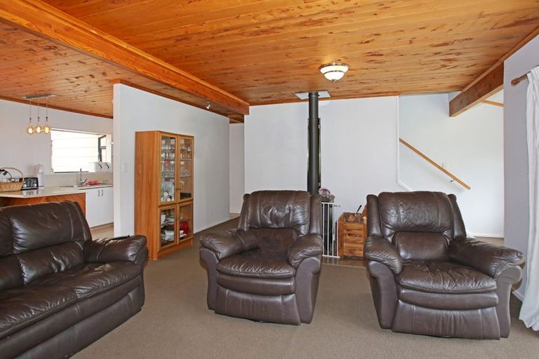Photo of property in 42 Codlin Road, Waiuku, 2683