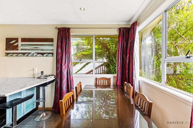 Photo of property in 30 Staincross Street, Green Bay, Auckland, 0604