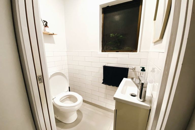 Photo of property in 1/2 Hobby Avenue, Birkdale, Auckland, 0626