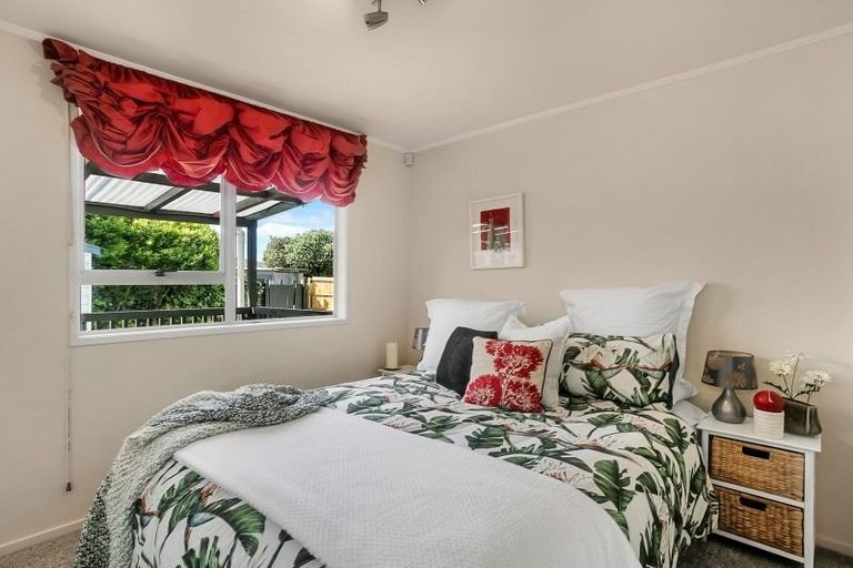 Photo of property in 15 Bedlington Avenue, Manurewa, Auckland, 2102
