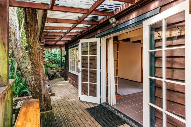 Photo of property in 35 Crescent Road East, Ostend, Waiheke Island, 1081