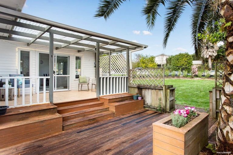 Photo of property in 51 Lauderdale Road, Birkdale, Auckland, 0626