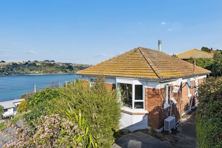 Photo of property in 17 Junction Road, Ravensbourne, Dunedin, 9022