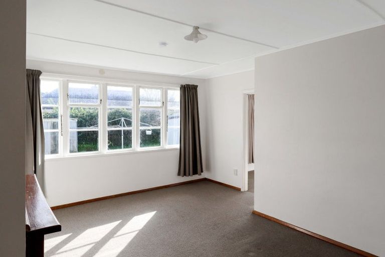 Photo of property in 17 Fisk Street, Naenae, Lower Hutt, 5011