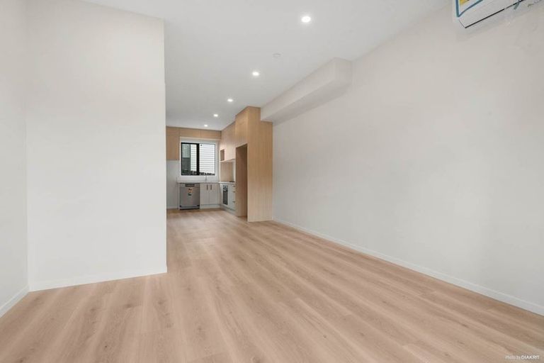 Photo of property in 55e Redwood Drive, Massey, Auckland, 0614