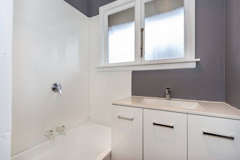 Photo of property in 90 Kendal Avenue, Burnside, Christchurch, 8053