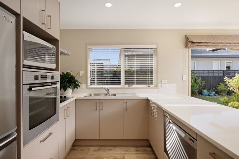 Photo of property in 16 Bridgewater Way, Pyes Pa, Tauranga, 3112