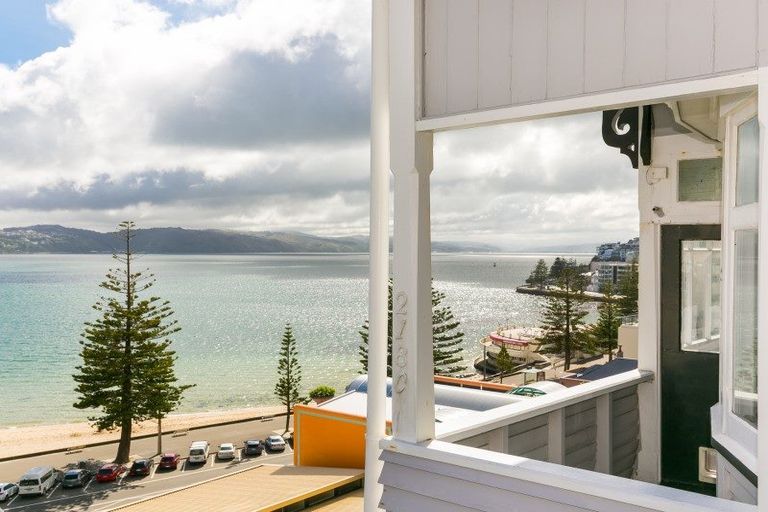 Photo of property in 218 Oriental Parade, Oriental Bay, Wellington, 6011