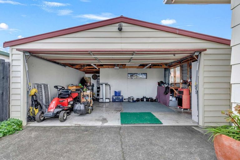 Photo of property in 8a Novelle Grove, Papamoa Beach, Papamoa, 3118