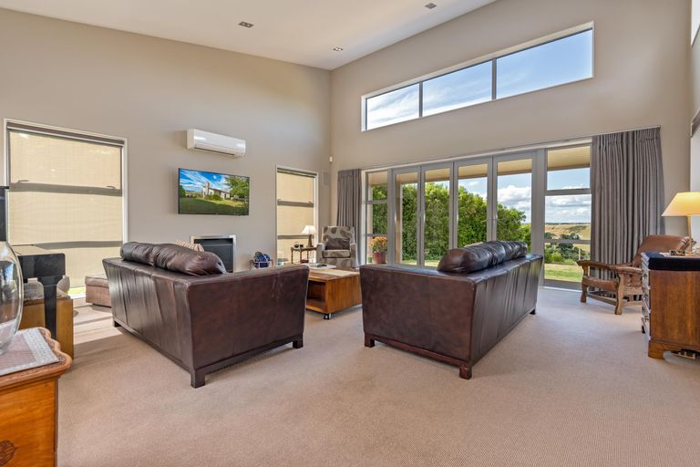 Photo of property in 38 Oram Drive, Turitea, Palmerston North, 4472