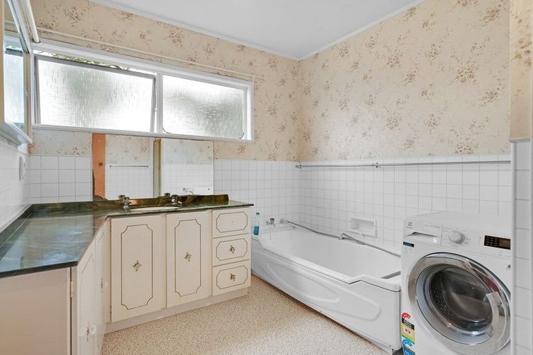 Photo of property in 16 Taitua Drive, Te Atatu South, Auckland, 0610