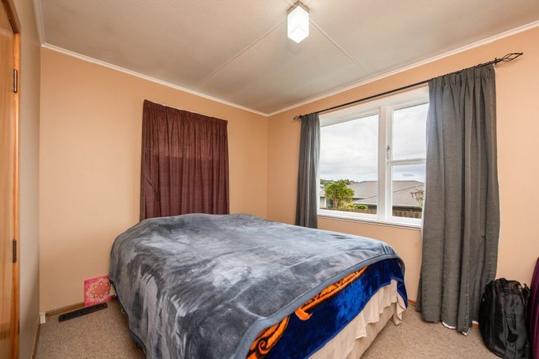 Photo of property in 26 Link Road, Newlands, Wellington, 6037